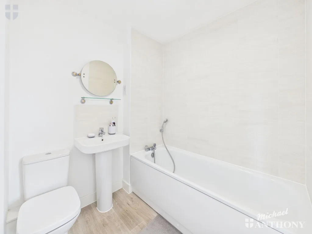 Martlet Way, Aylesbury, HP18 0WE, photo 8