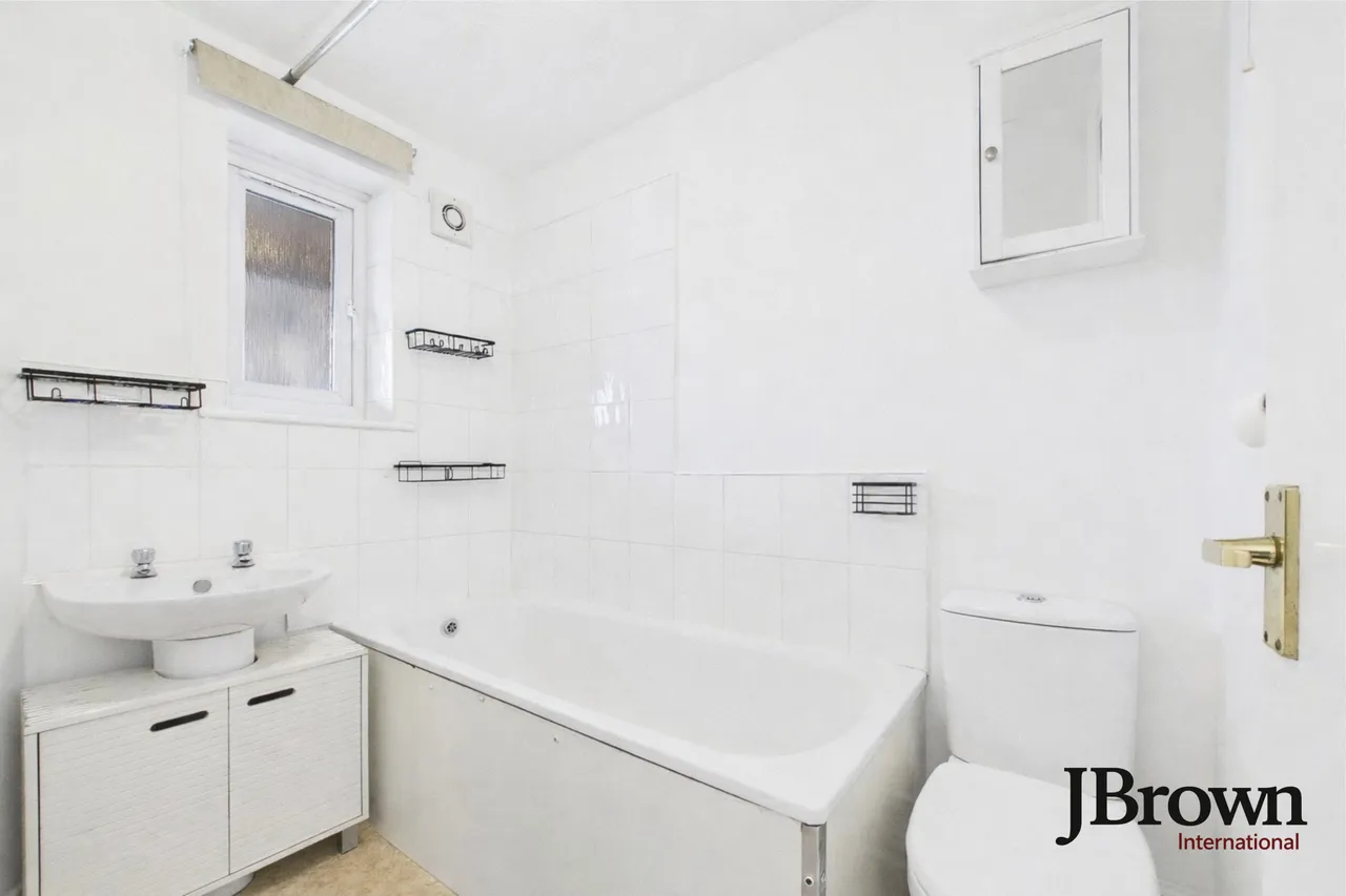 Melbourne Road, Tilbury, RM18, photo 12