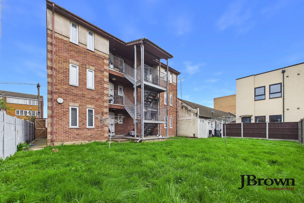1 bed house for sale, Melbourne Road, Tilbury, RM18