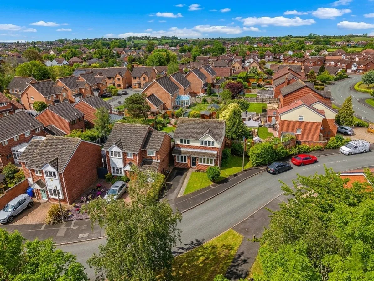 4 bed house for sale, Newbury Drive, Stretton, DE13