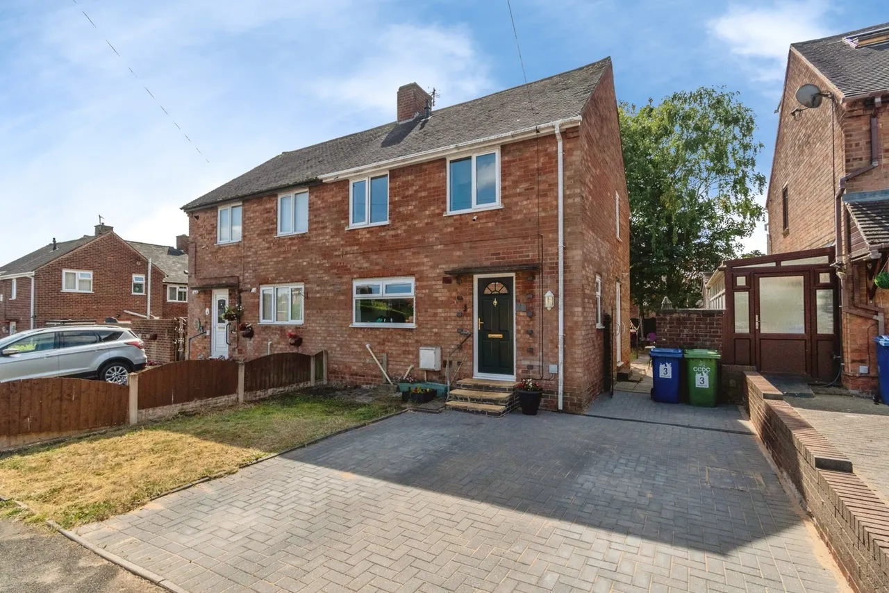 3 bed house for sale — Woodside Place, Cannock, Staffordshire, WS11