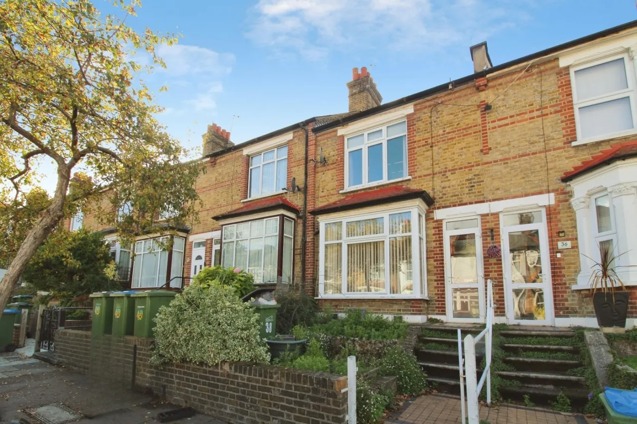2 bed house to rent, Smithies Road, London, SE2