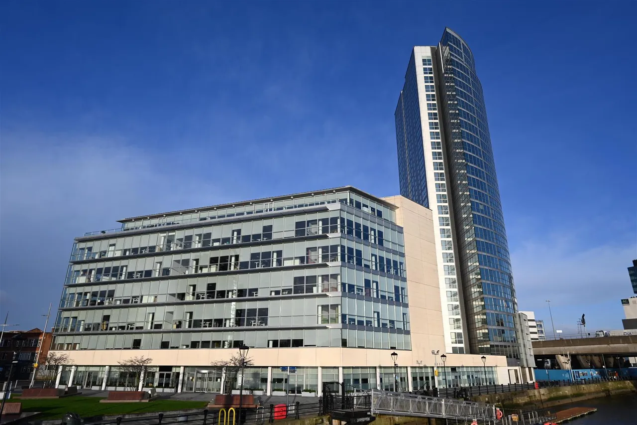2 bed flat to rent, Obel Tower Donegall Quay, Belfast, BT1