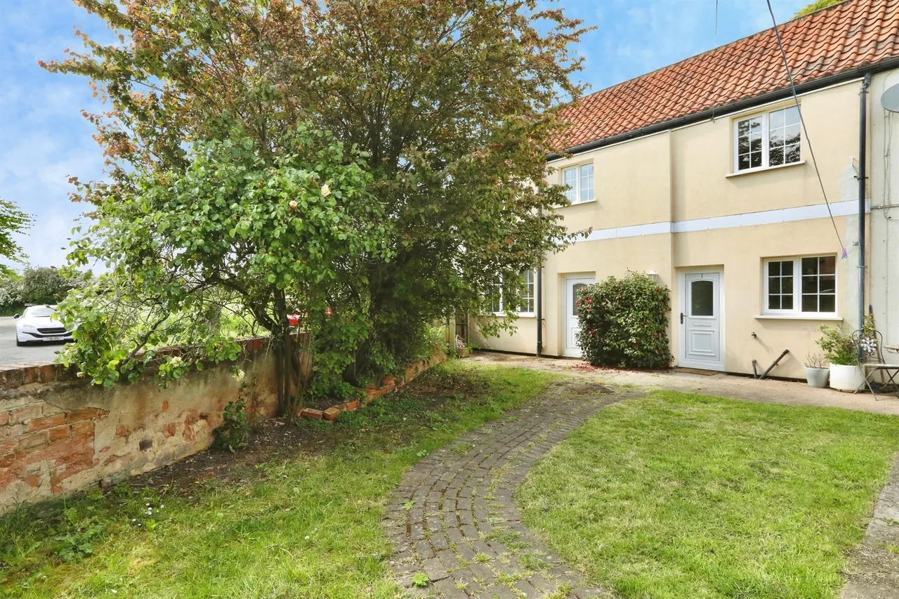 2 bed character property for sale — The Green, Misson, Doncaster