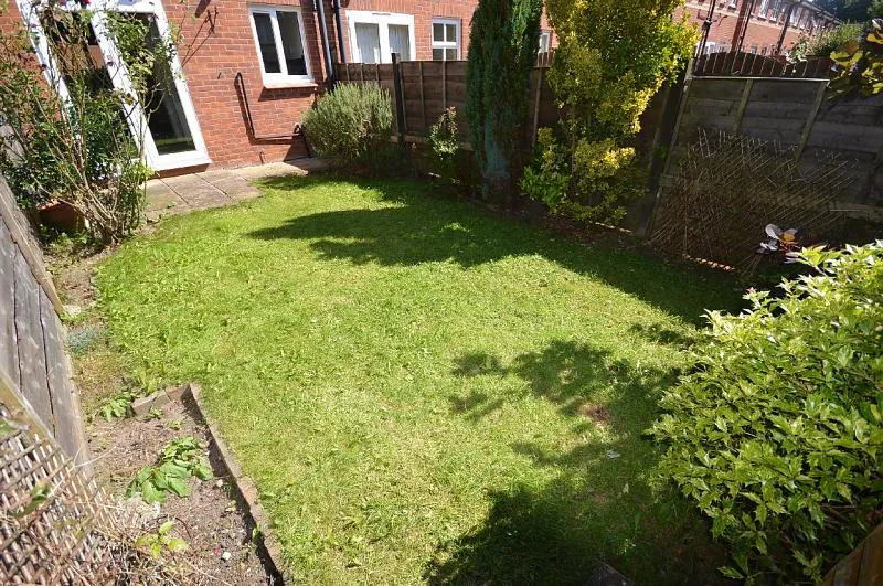 Petworth Close, Sharston, photo 7