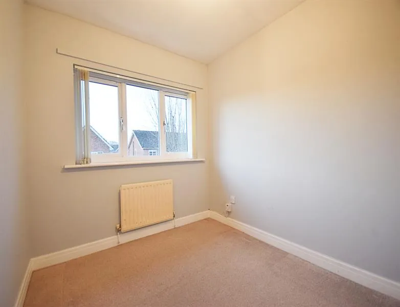 Petworth Close, Sharston, photo 5