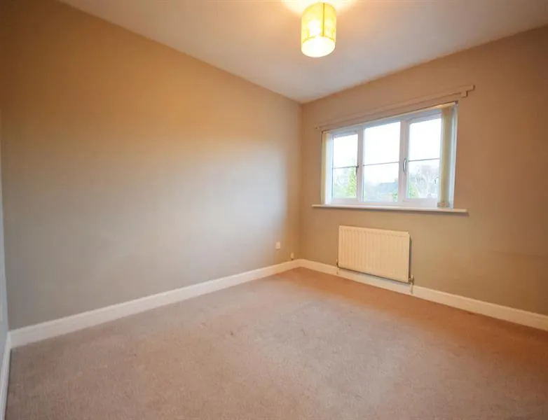 Petworth Close, Sharston, photo 4