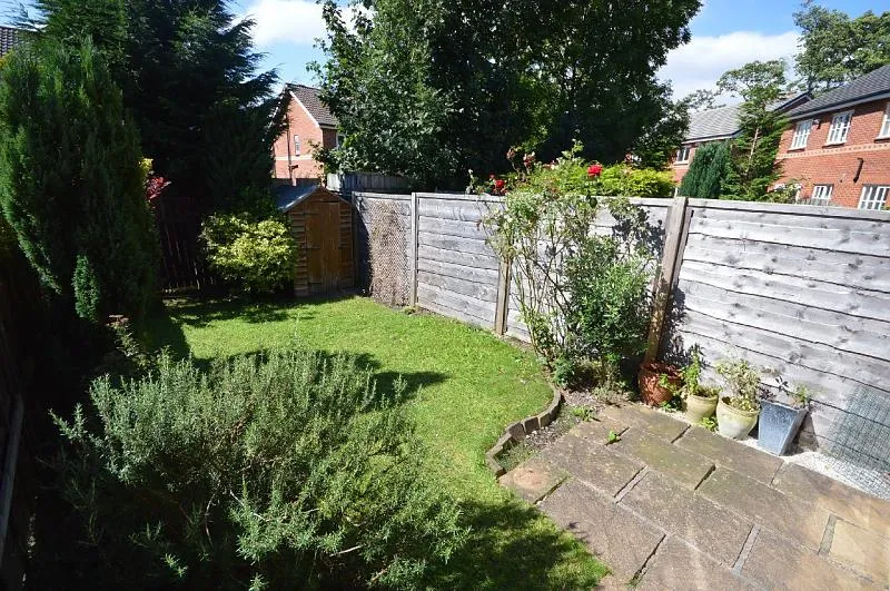 Petworth Close, Sharston, photo 8
