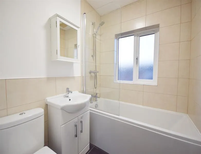 Petworth Close, Sharston, photo 6