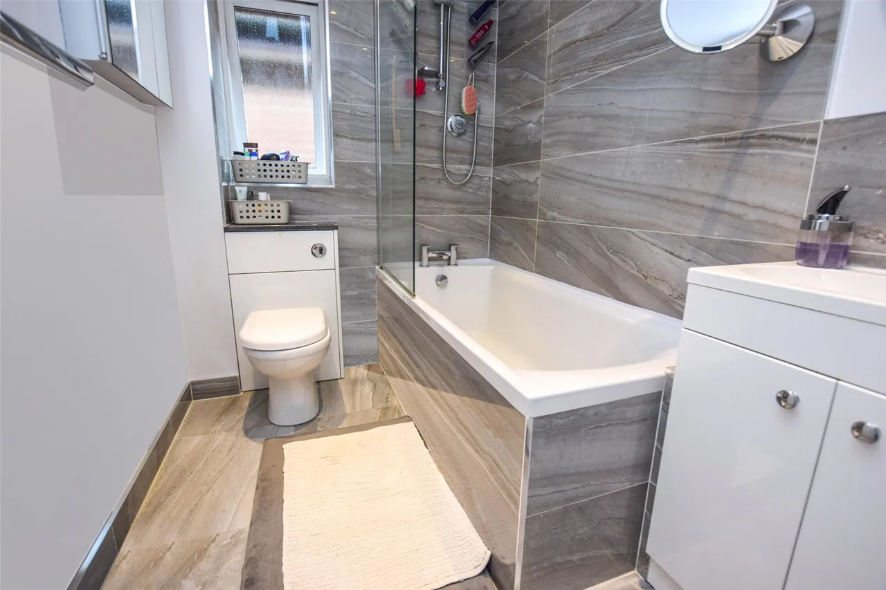 Larch Way, Farnborough, Hampshire, GU14 0QW, photo 10