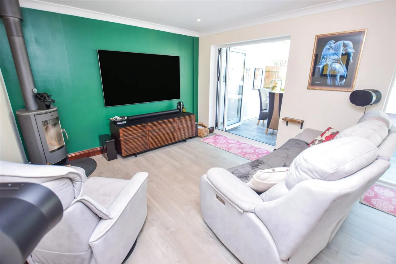 Larch Way, Farnborough, Hampshire, GU14 0QW, photo 6