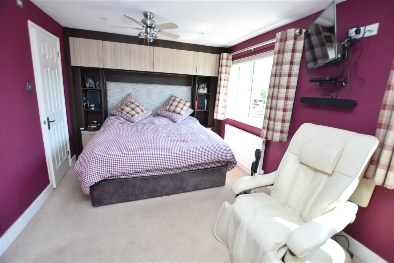 Larch Way, Farnborough, Hampshire, GU14 0QW, photo 7