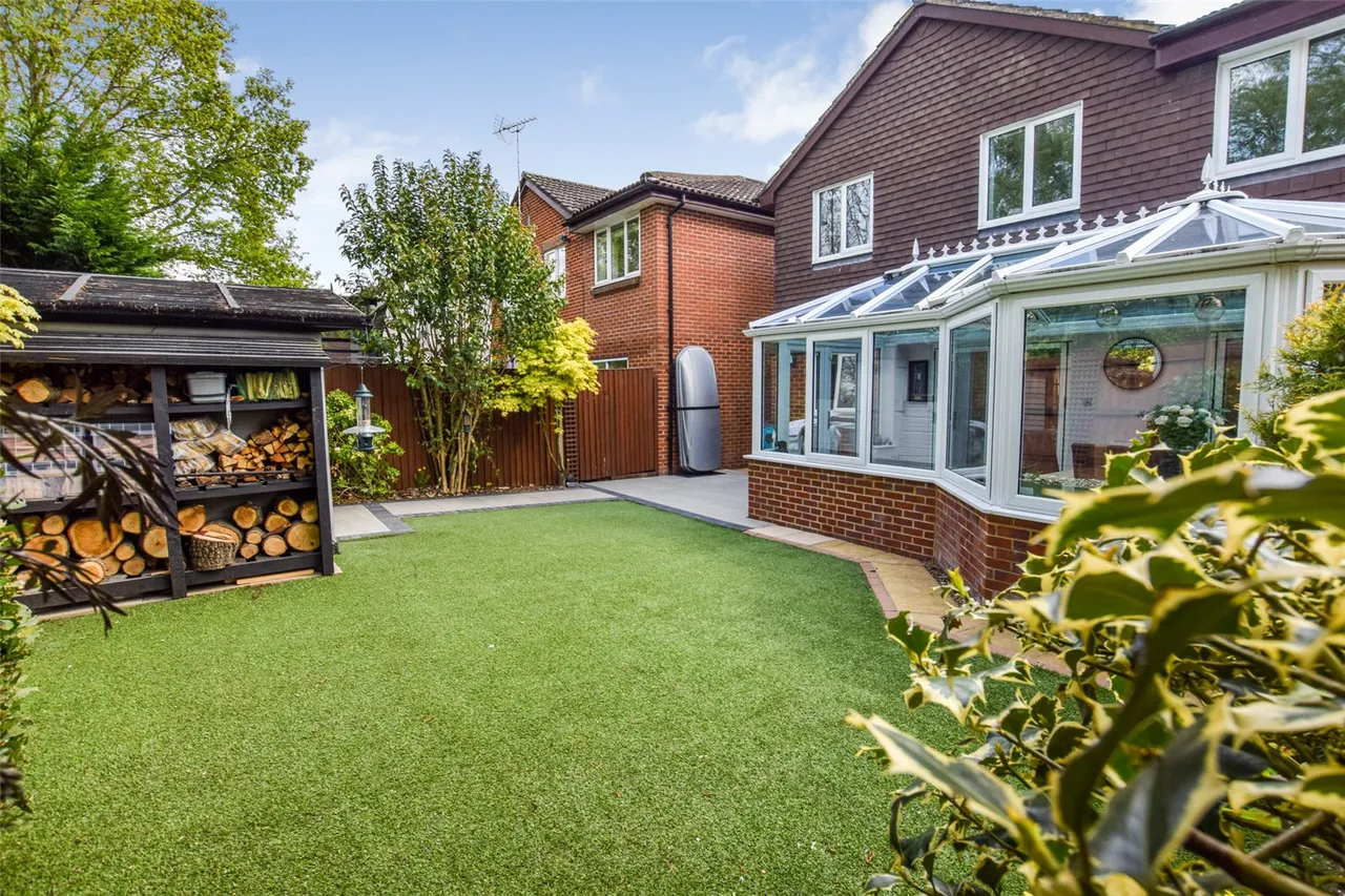 Larch Way, Farnborough, Hampshire, GU14 0QW, photo 26