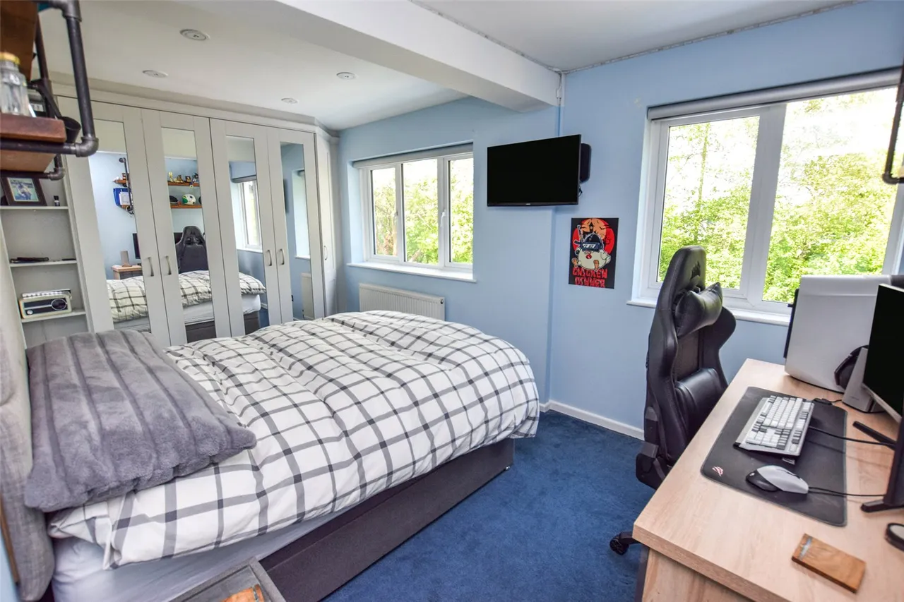 Larch Way, Farnborough, Hampshire, GU14 0QW, photo 9