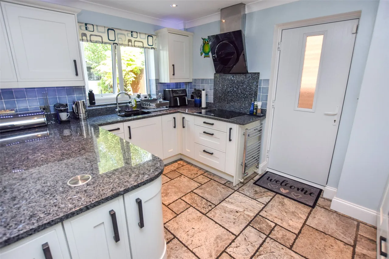 Larch Way, Farnborough, Hampshire, GU14 0QW, photo 14