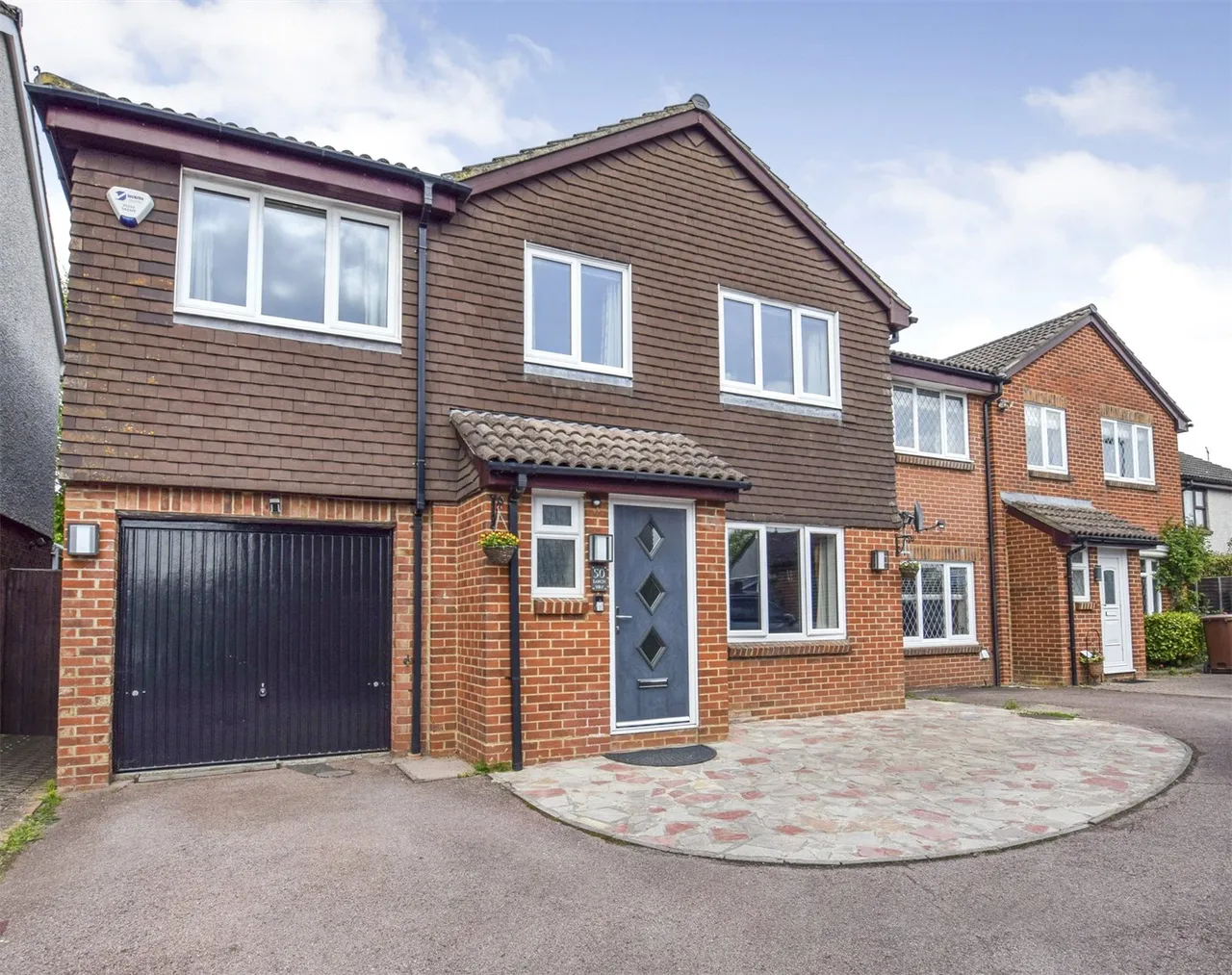 4 bed house for sale — Larch Way, Farnborough, Hampshire, GU14 0QW