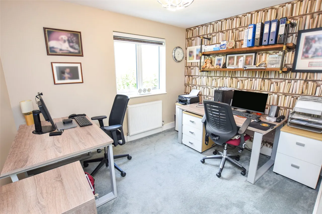 Larch Way, Farnborough, Hampshire, GU14 0QW, photo 19