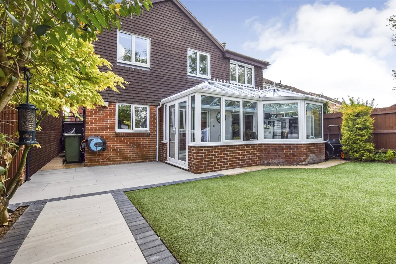 Larch Way, Farnborough, Hampshire, GU14 0QW, photo 24