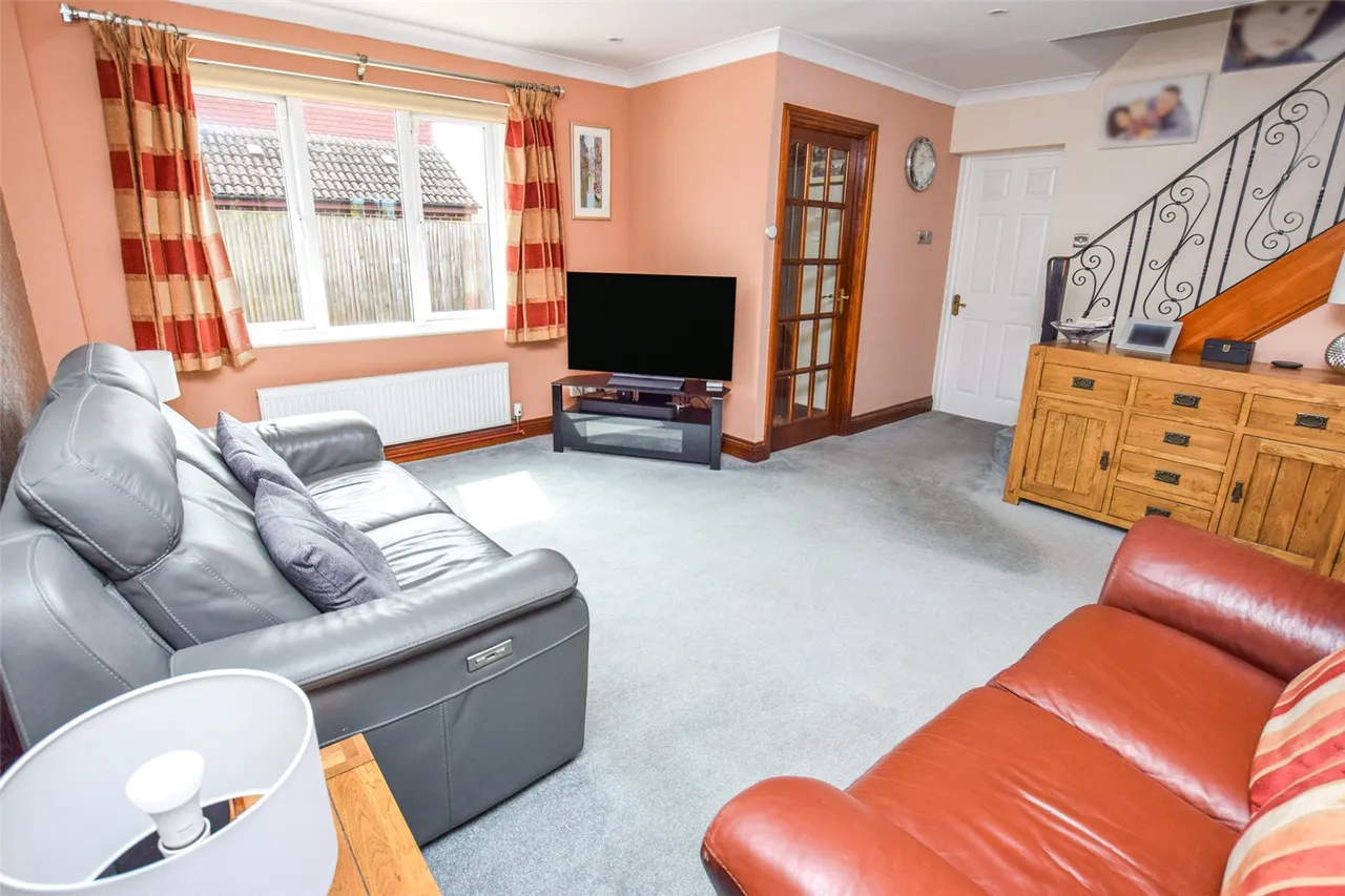 Larch Way, Farnborough, Hampshire, GU14 0QW, photo 13