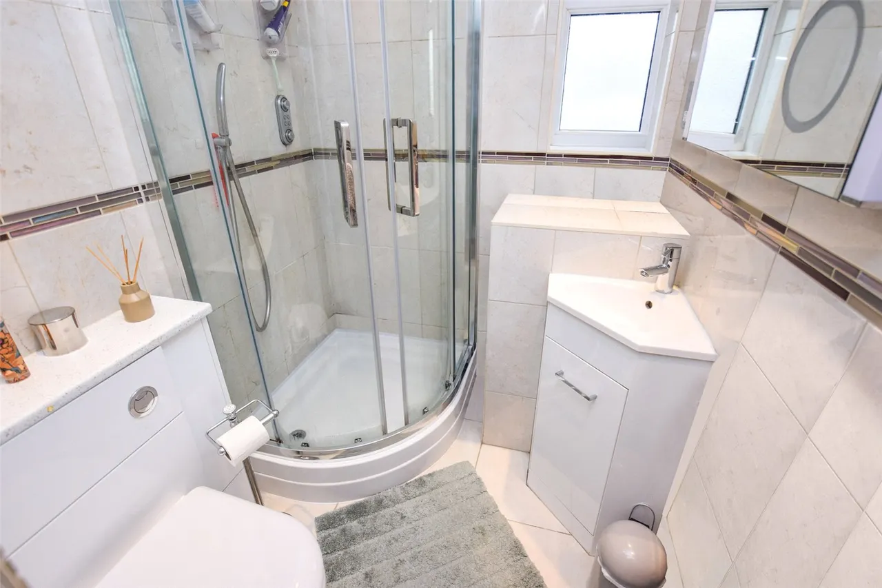 Larch Way, Farnborough, Hampshire, GU14 0QW, photo 11
