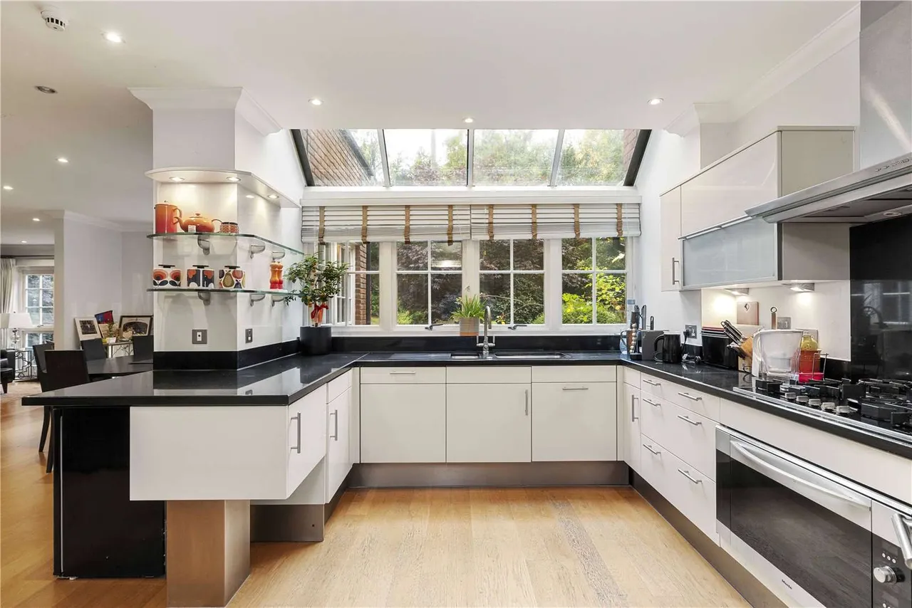 Ashwood Place, Sunningdale, Berkshire, SL5 9ND, photo 4