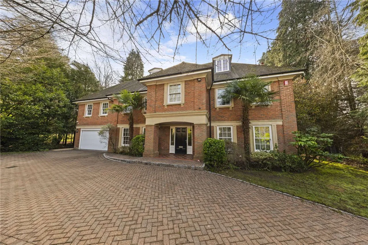 Ashwood Place, Sunningdale, Berkshire, SL5 9ND, photo 2