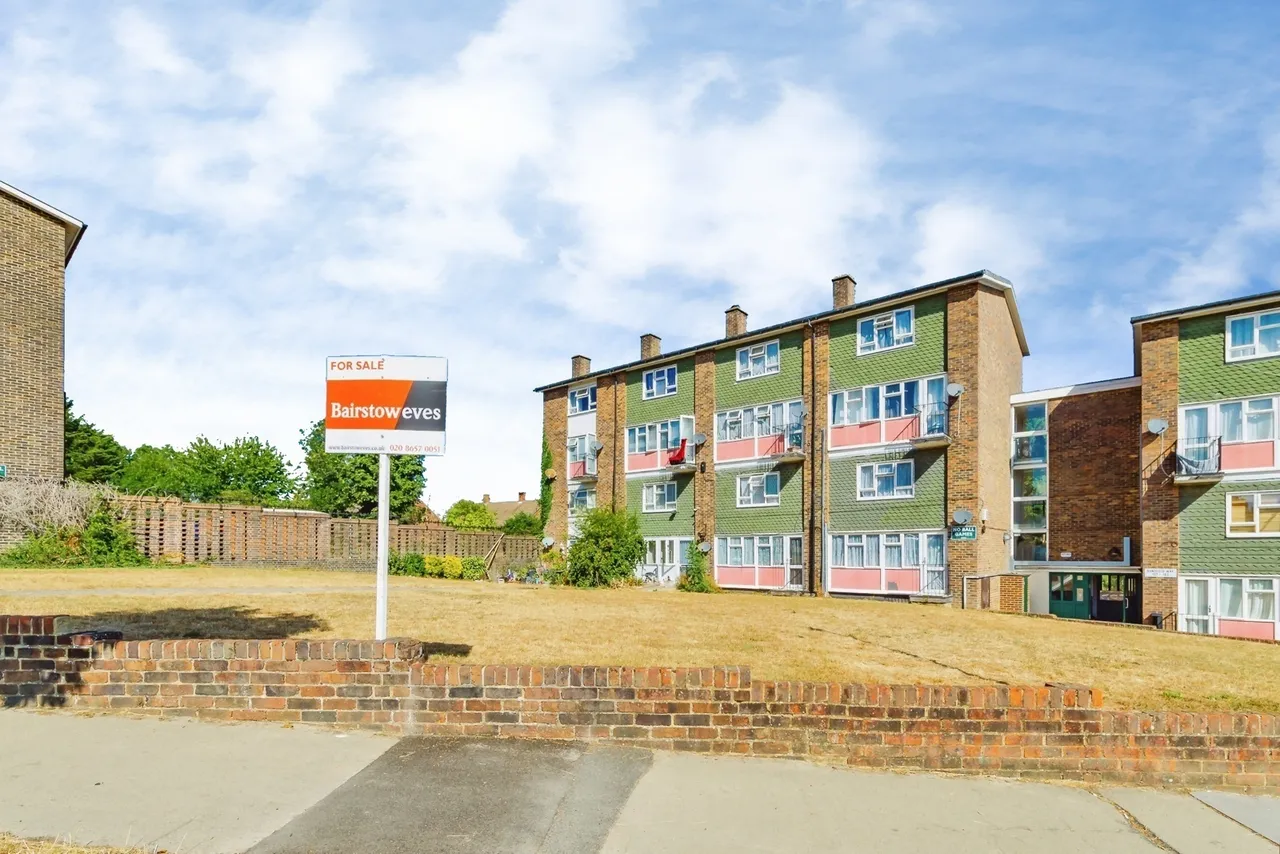 2 bed flat for sale — Dunsfold Way, New Addington, Croydon, CR0
