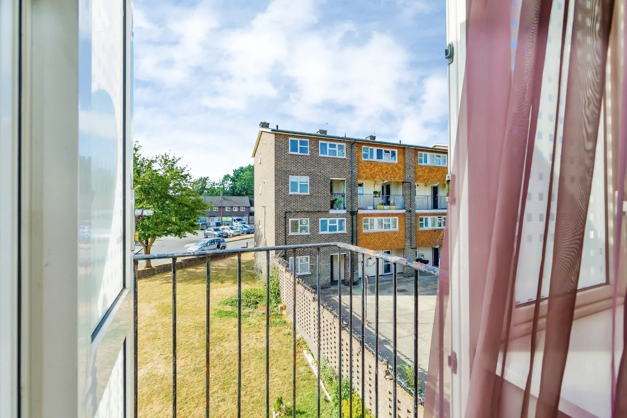 Dunsfold Way, New Addington, Croydon, CR0, photo 10