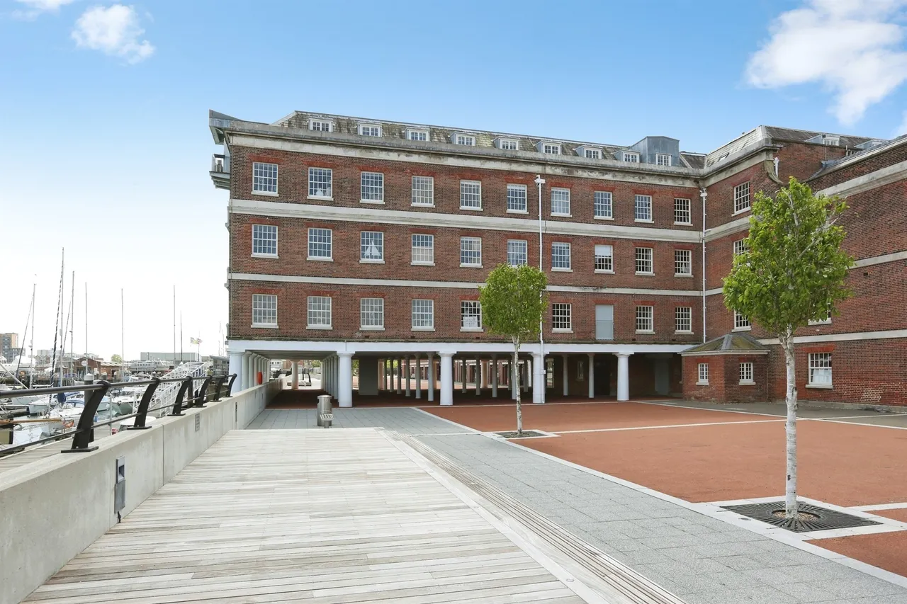 Weevil Lane, Gosport, PO12, photo 8
