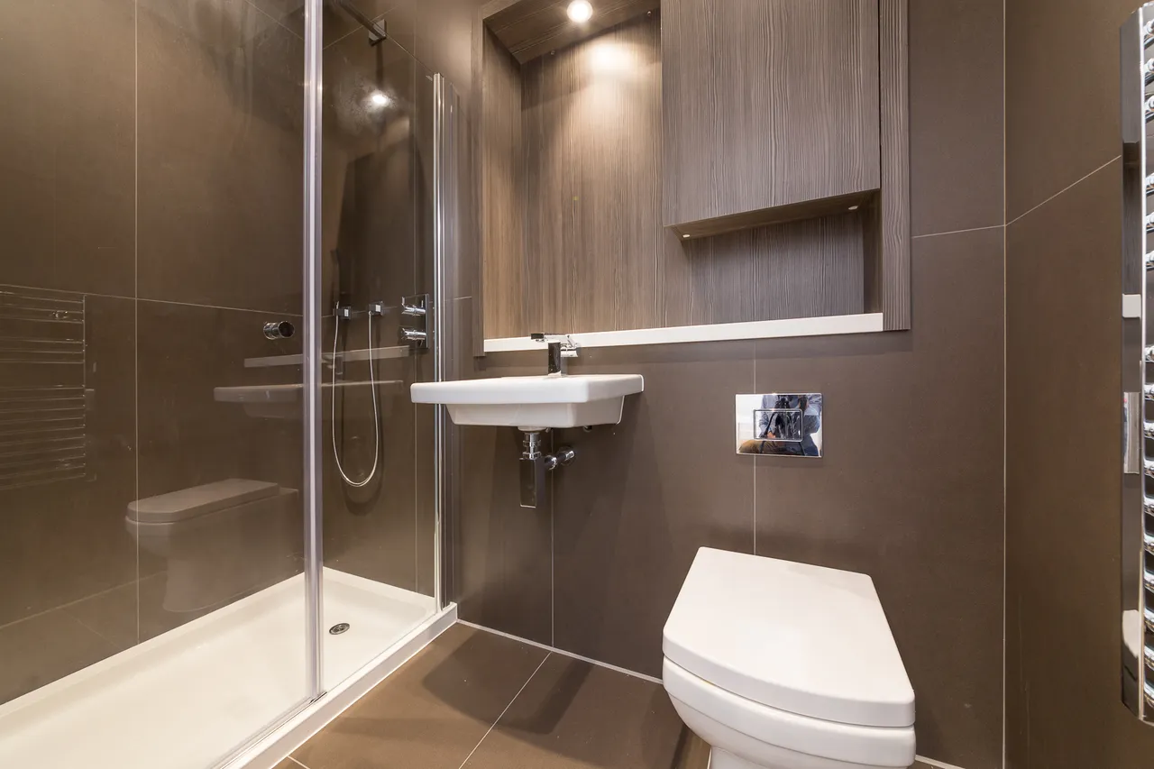 Trinity Square, Hounslow, TW3, photo 6