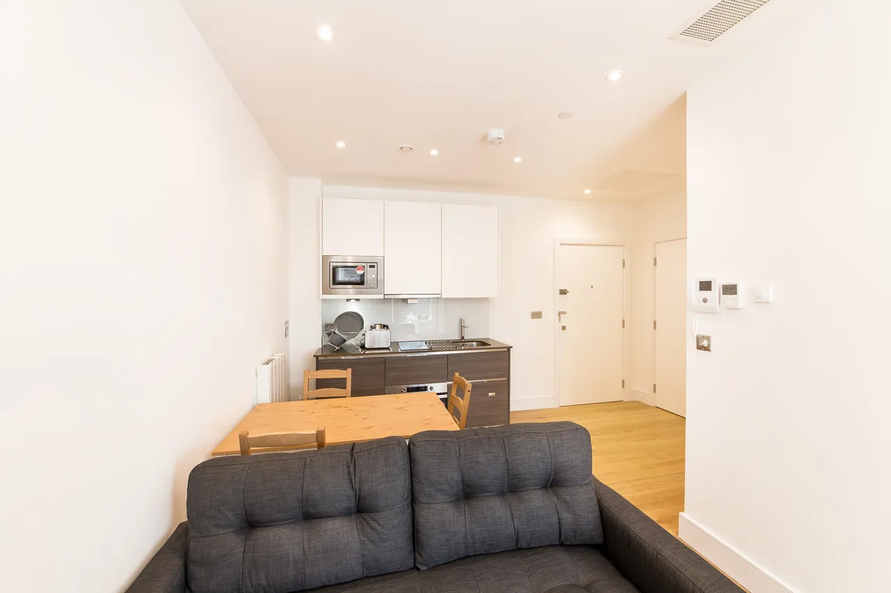 Trinity Square, Hounslow, TW3, photo 5