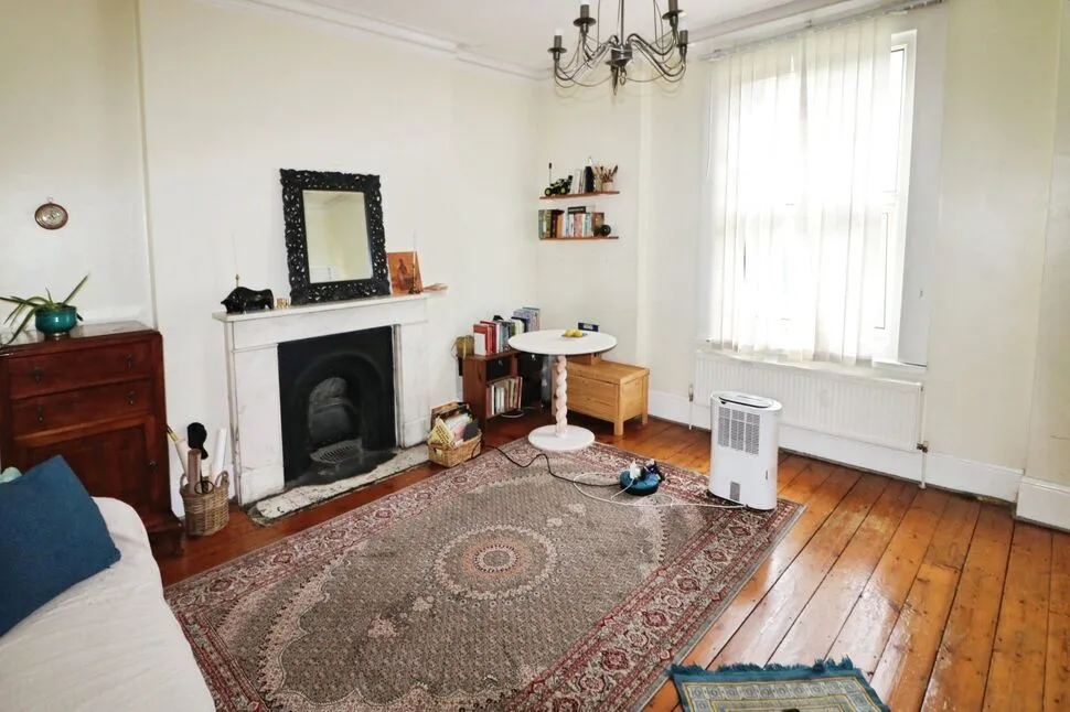 Mattock Lane, London, W5, photo 2