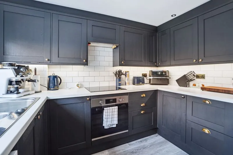 2 bed flat for sale — Queensmead Road, Loudwater HP10 9XD