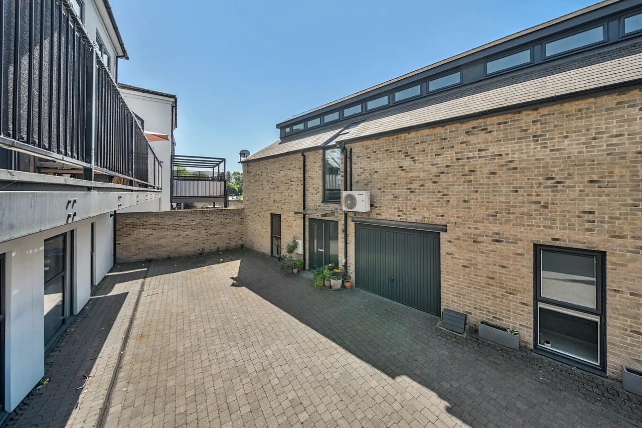 North Road, Hertford, SG14, photo 4