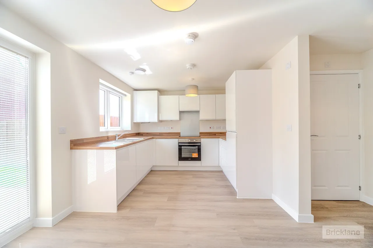 Bronte Avenue, MK4, photo 2