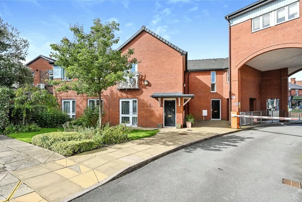 2 bed flat for sale — Wolverhampton Road, Stafford, Staffordshire, ST17