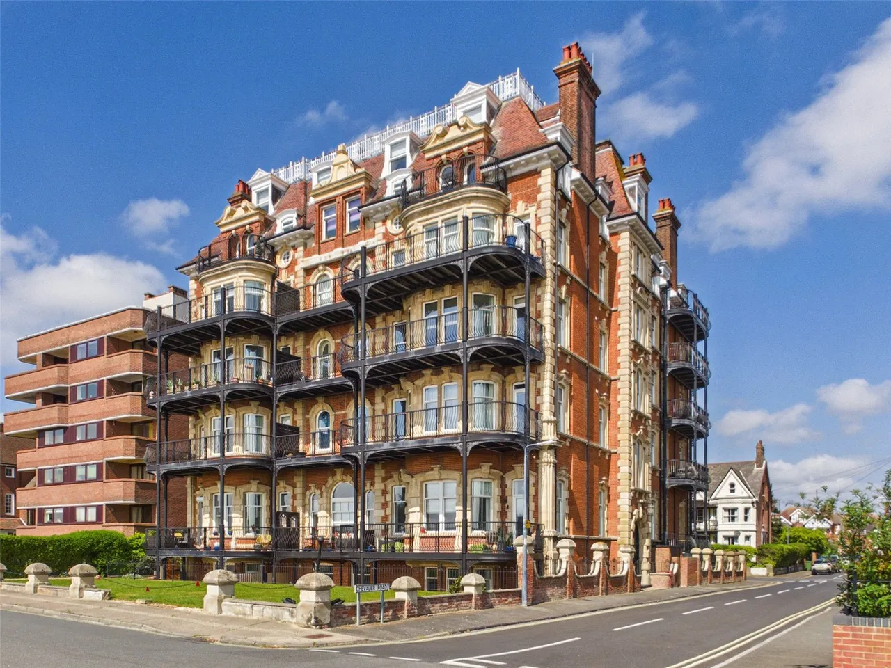 2 bed flat for sale, Chevalier Road, Felixstowe, IP11