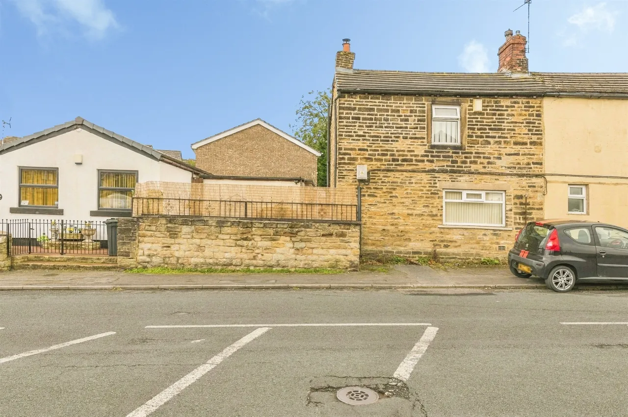 Carlinghow Lane, Batley, WF17, photo 8