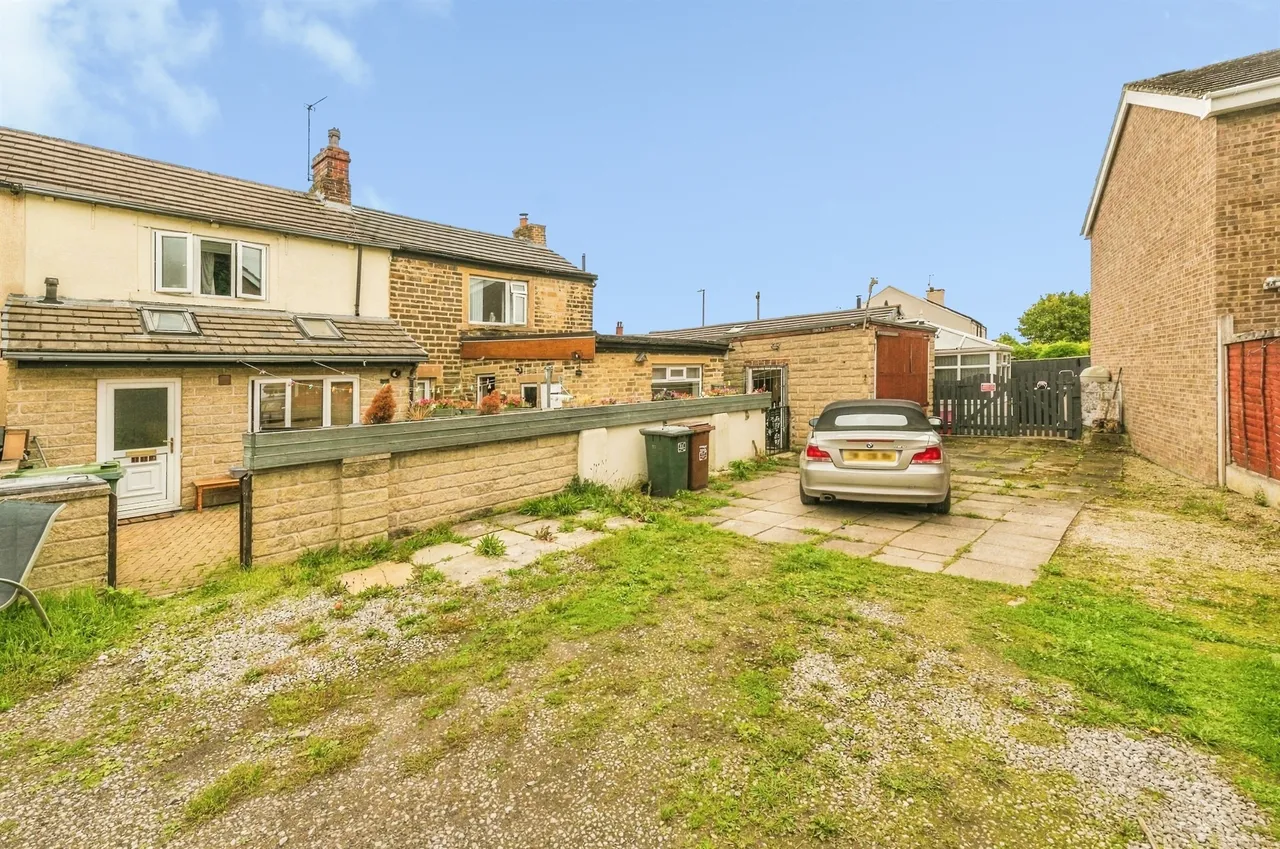Carlinghow Lane, Batley, WF17, photo 7