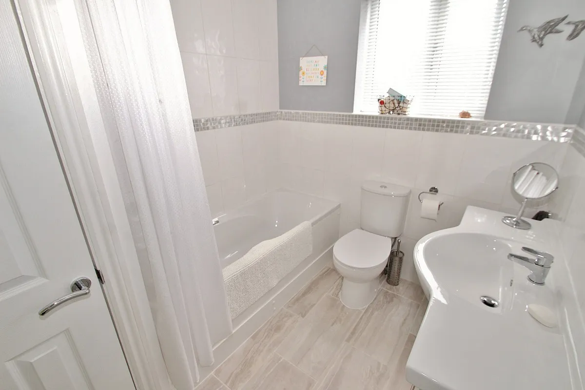Ralegh Crescent, Witney, photo 17