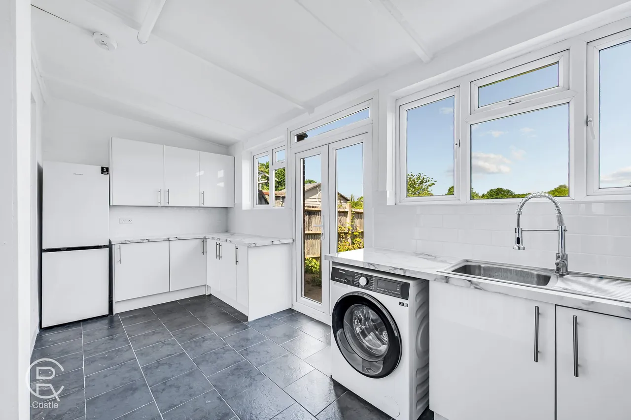 Brookbank Avenue, London, W7 3DW, photo 10