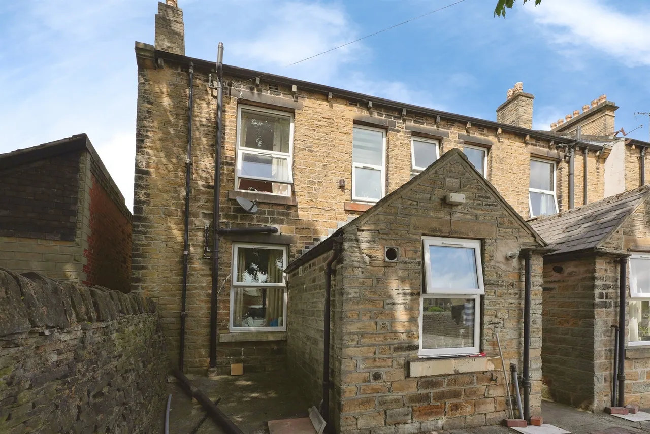 6 bed house for sale — Upper George Street, Huddersfield