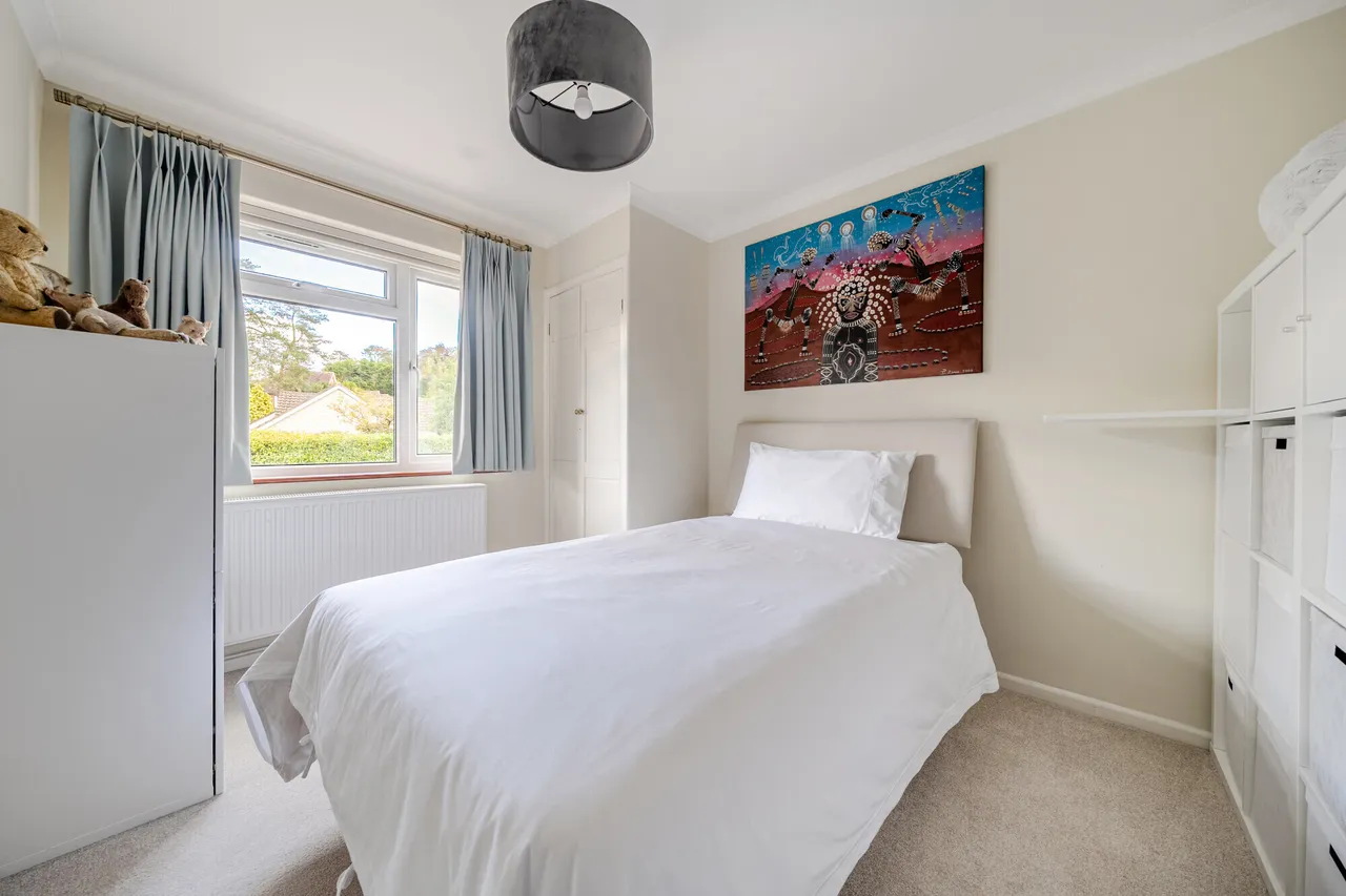 Vale Close, Farnham, GU10, photo 11