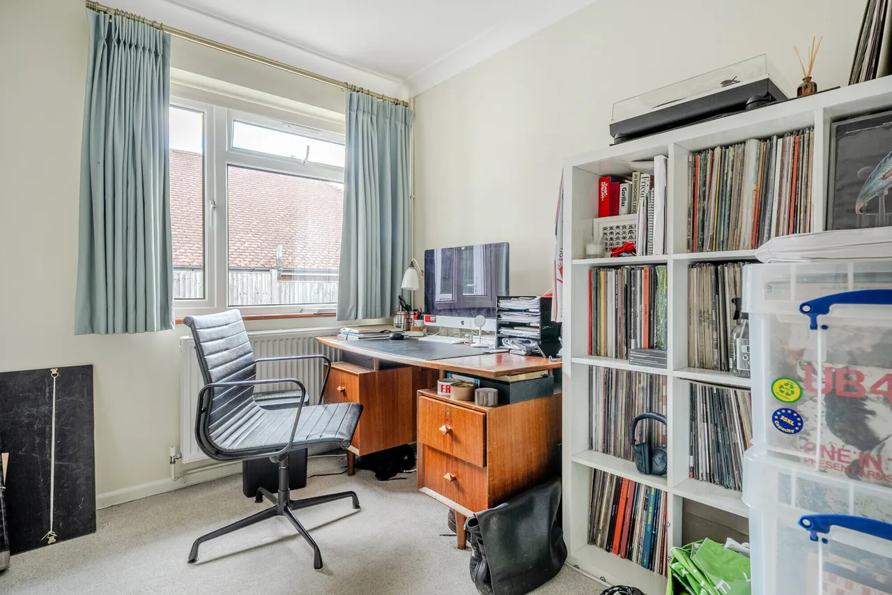 Vale Close, Farnham, GU10, photo 10