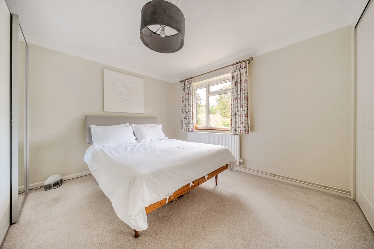 Vale Close, Farnham, GU10, photo 6