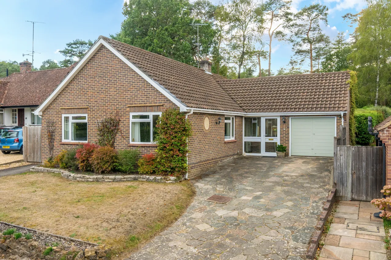 3 bed house for sale, Vale Close, Farnham, GU10