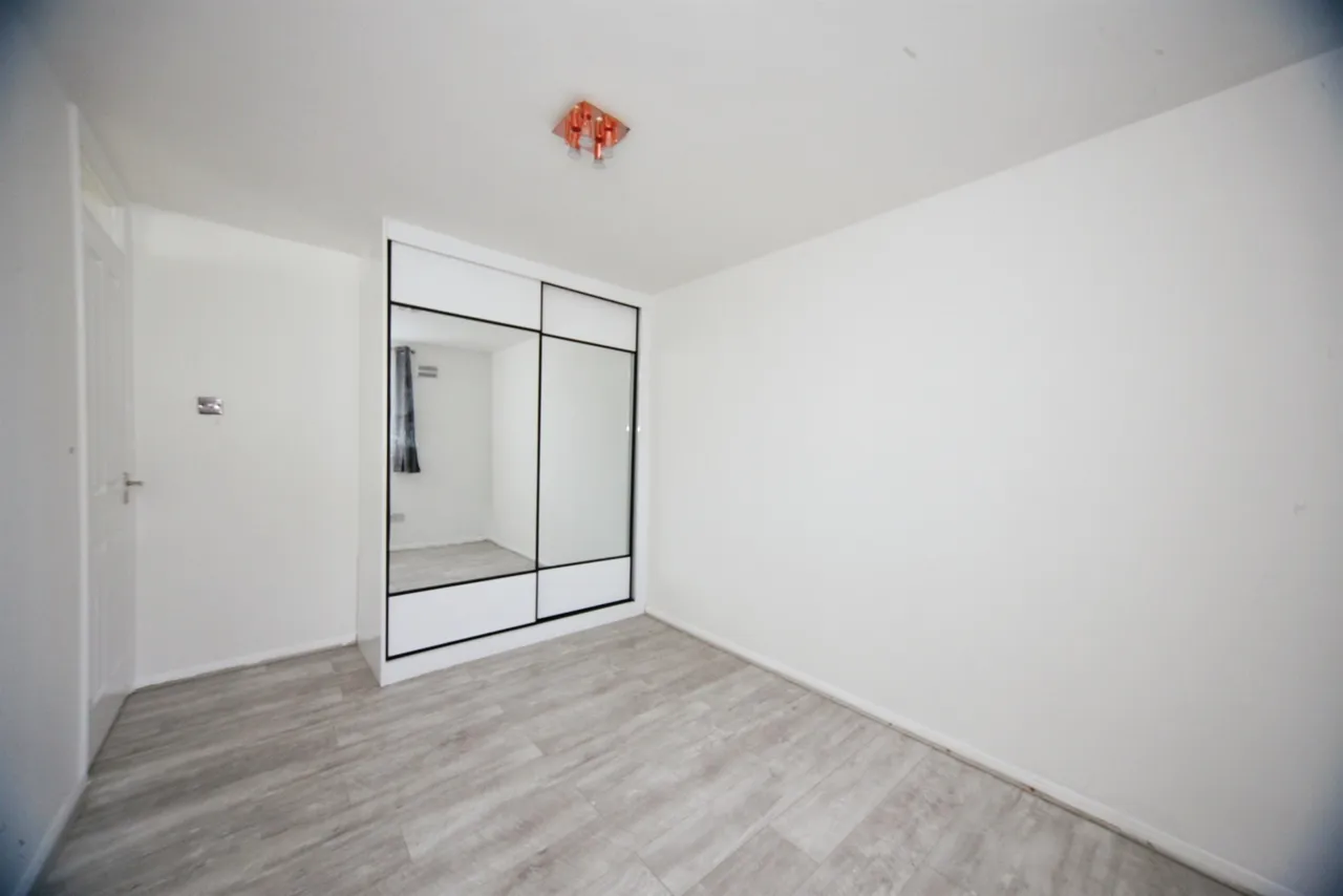 Nayland Close, Luton, LU2, photo 9