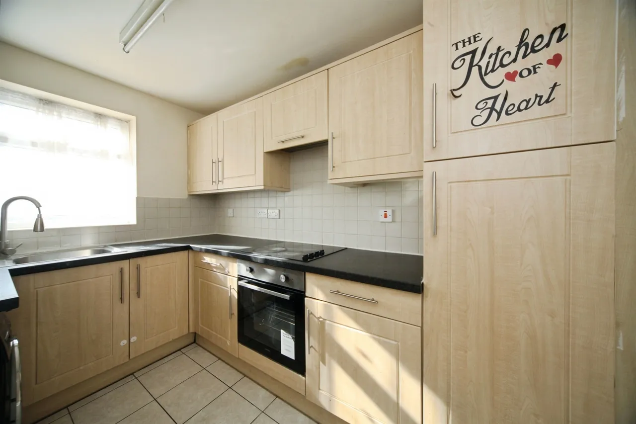 Nayland Close, Luton, LU2, photo 5