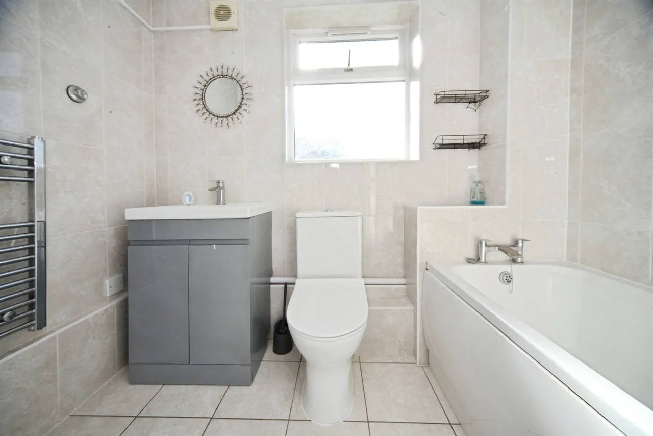 Nayland Close, Luton, LU2, photo 6