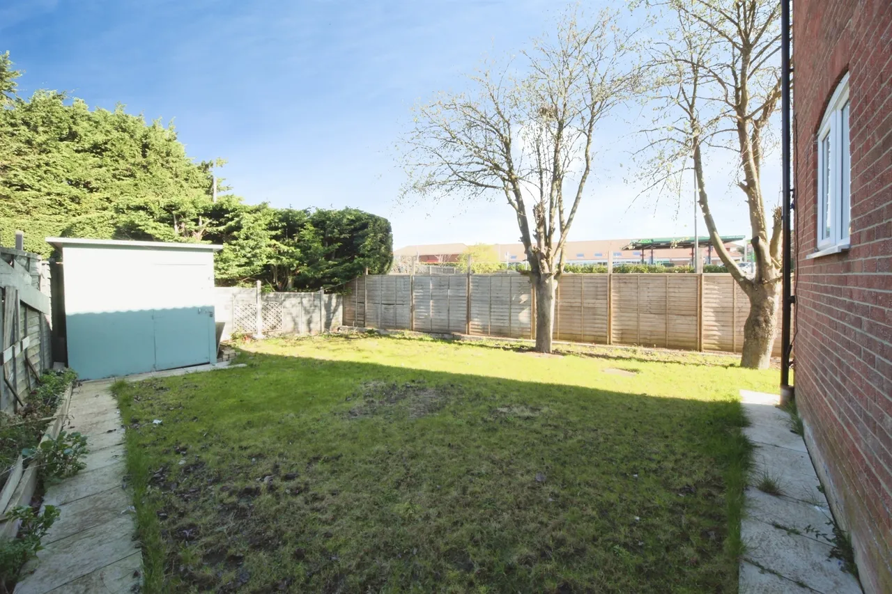 Nayland Close, Luton, LU2, photo 8